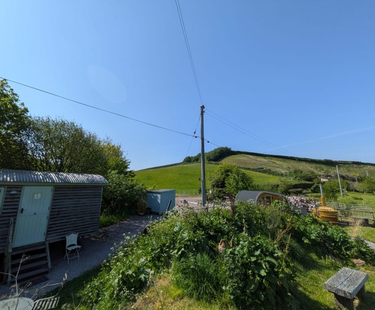 Glamping Site Shepherd's Hut and Vintage Caravan